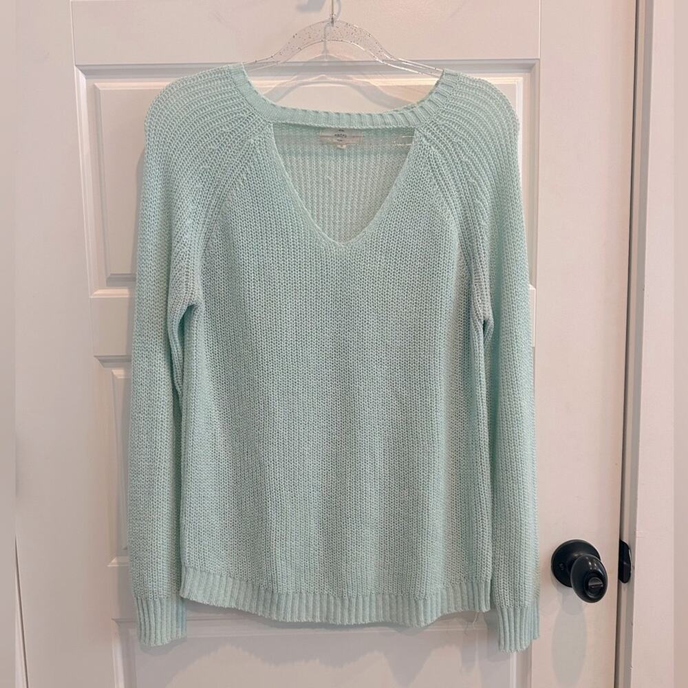 ENTRO Boutique Choker V-Neck Sweater